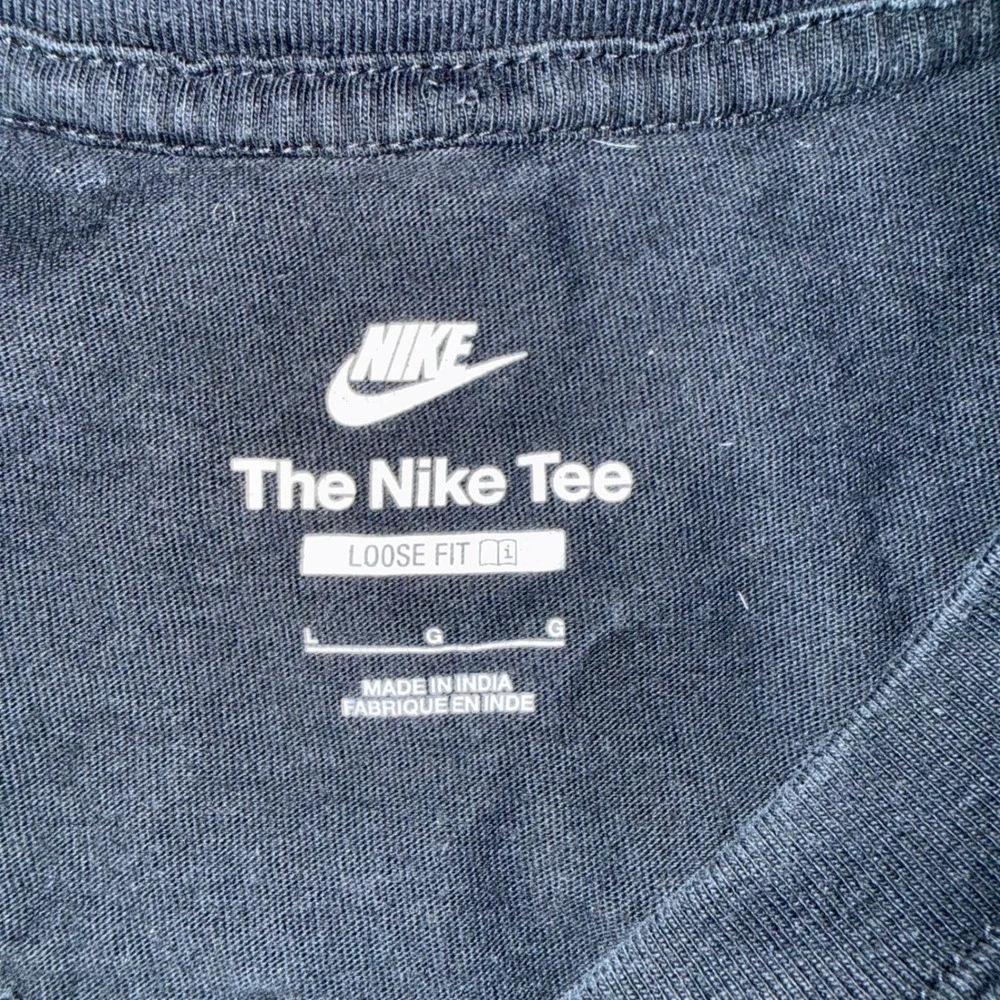 Nike Graphic Tee Large Black Shoe Loves‎ Me Not Daisy Heart Loose Fit